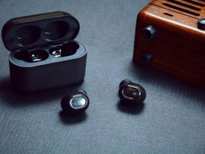 高價(jià)值和實(shí)用的藍(lán)牙耳機(jī)設(shè)計(jì)讓您在幾分鐘內(nèi)印象深刻。